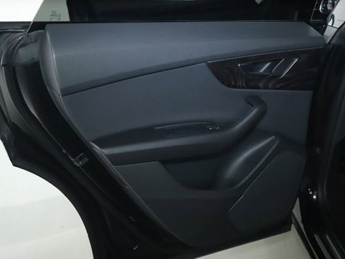 Used 2022 Audi Q8 Premium w/ Convenience Package image 31