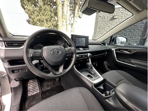 Used 2020 Toyota RAV4 XLE image 2