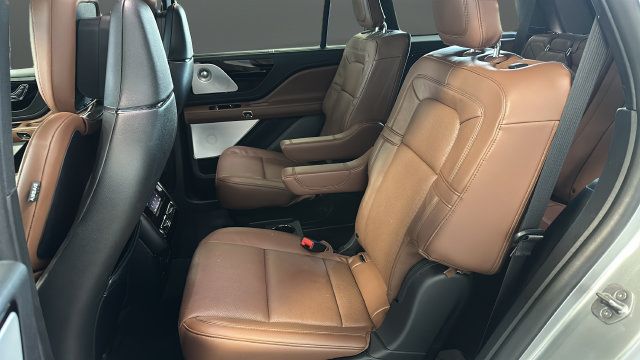 Used 2023 Lincoln Aviator Grand Touring w/ Equipment Group 301A AWD/4WD image 23
