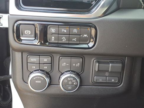 New 2026 GMC Yukon XL Elevation w/ Elevation Premium Package image 17