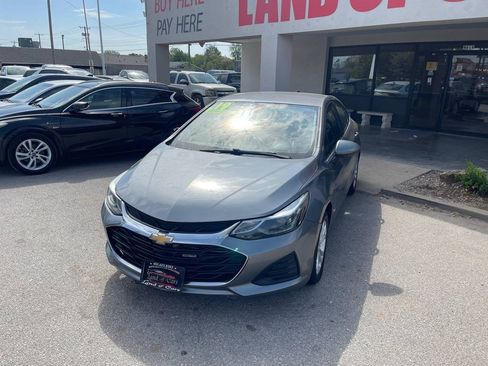 Used 2019 Chevrolet Cruze LT w/ LT Fleet Convenience Package image 2