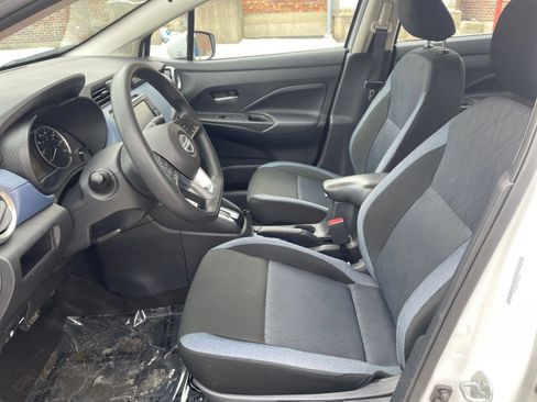 Used 2025 Nissan Versa SV image 25
