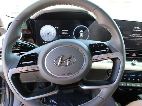 Used 2023 Hyundai Elantra SEL w/ Convenience Package FWD image 12