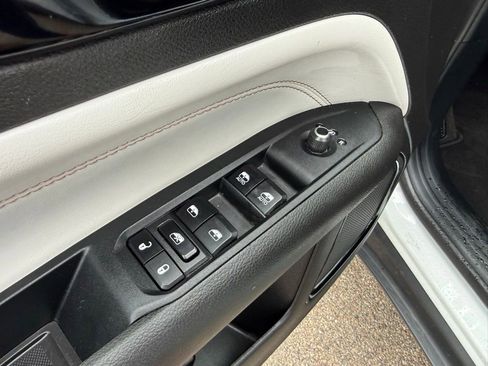 Used 2025 Jeep Compass Limited AWD/4WD image 11