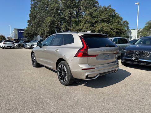 New 2026 Volvo XC60 B5 Plus w/ Climate Package image 4