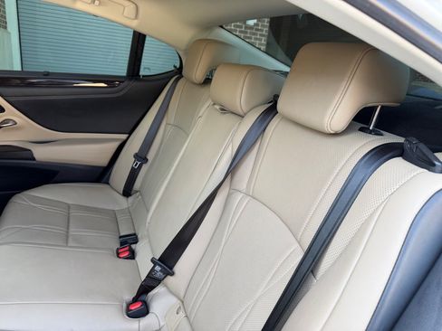 Used 2019 Lexus ES 350 Ultra Luxury w/ Accessory Package 2 FWD image 19