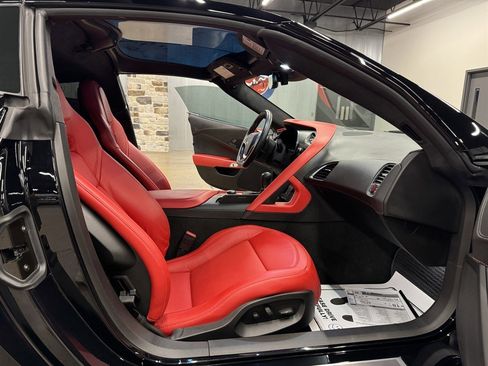 Used 2015 Chevrolet Corvette Z06 w/ 3LZ Preferred Equipment Group image 32