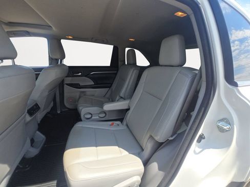 Used 2016 Toyota Highlander Limited w/ Driver Technology Package AWD/4WD image 14