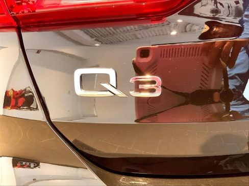 Used 2025 Audi Q3 2.0T Premium w/ Convenience Package AWD/4WD image 18