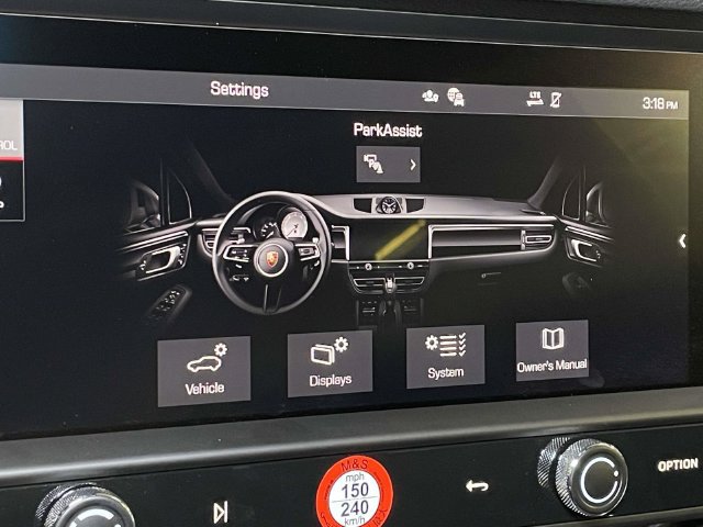 Certified 2026 Porsche Macan AWD/4WD image 30