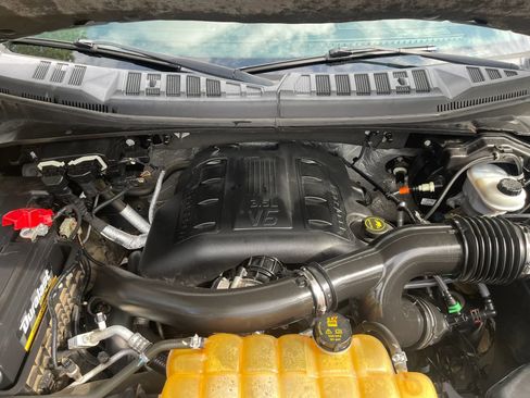 Used 2016 Ford F150 Platinum w/ Equipment Group 701A Luxury image 19