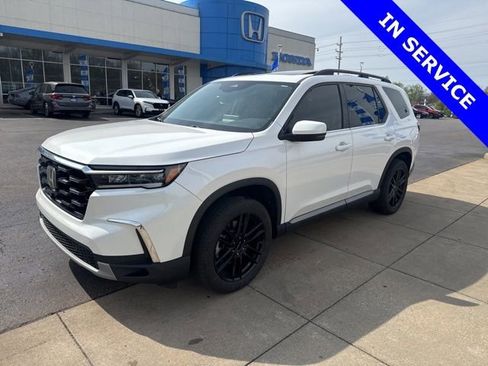 Used 2024 Honda Pilot Touring image 3