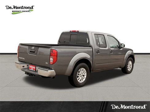 Used 2019 Nissan Frontier SV image 5