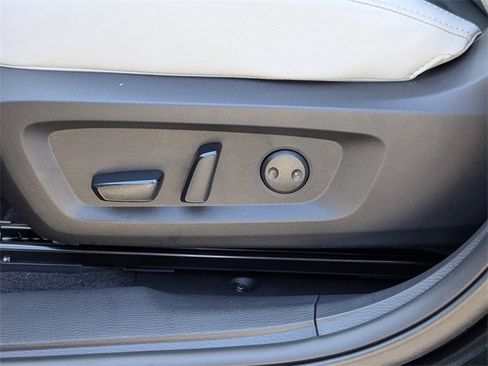 New 2025 Mitsubishi Outlander SE image 21