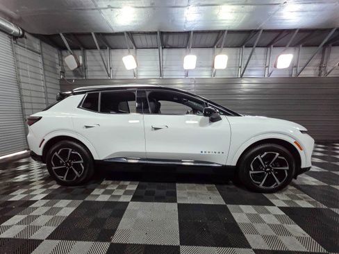 Used 2025 Chevrolet Equinox EV LT image 9