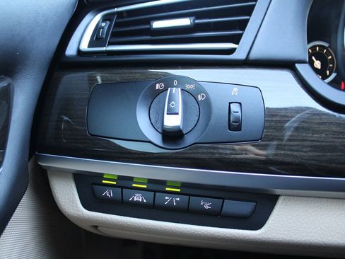 Used 2015 BMW 750Li image 21