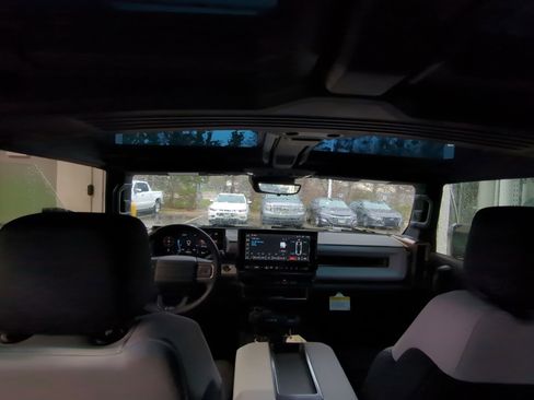 Used 2024 GMC Hummer EV 2X image 11