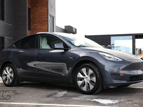 Used 2023 Tesla Model Y Long Range image 20