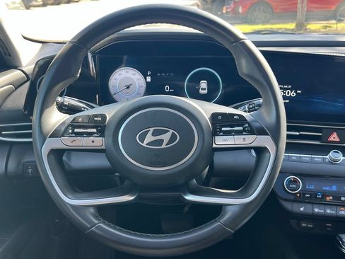 Used 2025 Hyundai Elantra SEL FWD image 15