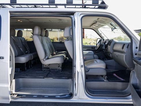 Used 2021 Nissan NV 3500 SL image 20