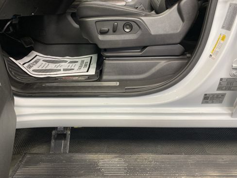 Used 2024 Chevrolet Silverado 2500 LTZ w/ LTZ Convenience Package image 11