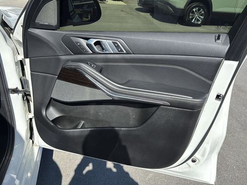 Used 2019 BMW X5 xDrive50i w/ M Sport Package image 23