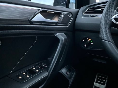 Used 2022 Volkswagen Tiguan SEL R-Line image 22