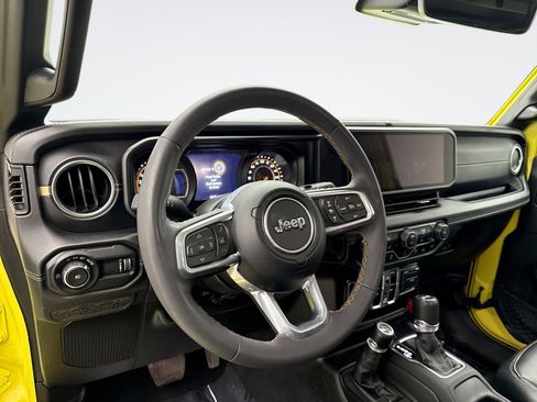 Used 2024 Jeep Wrangler Unlimited Sahara w/ Technology Group image 10