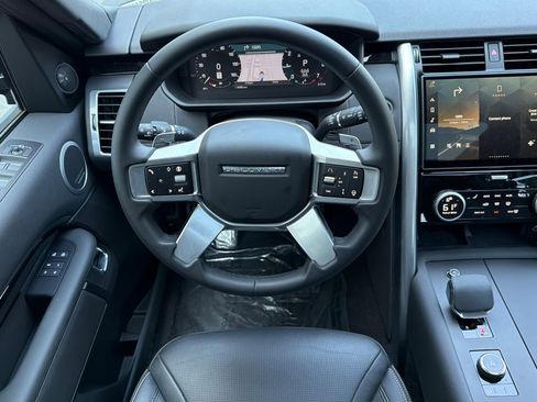 Certified 2025 Land Rover Discovery S AWD/4WD image 32