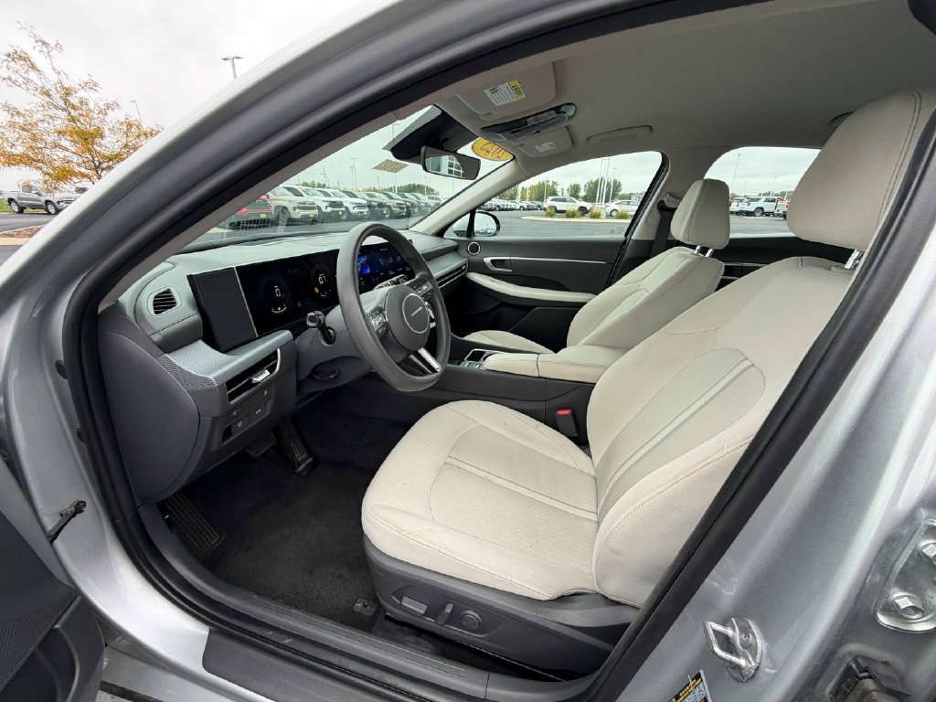 Used 2025 Hyundai Sonata SEL FWD image 17