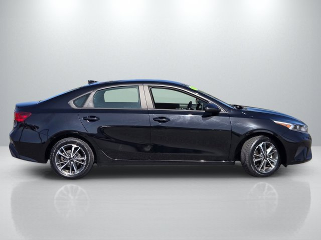 Used 2023 Kia Forte LXS w/ LXS Technology Package FWD image 3