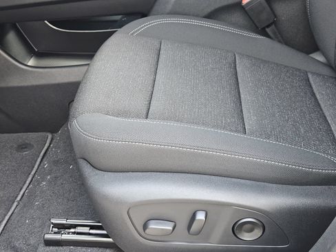 New 2027 Chevrolet Traverse LT FWD image 24