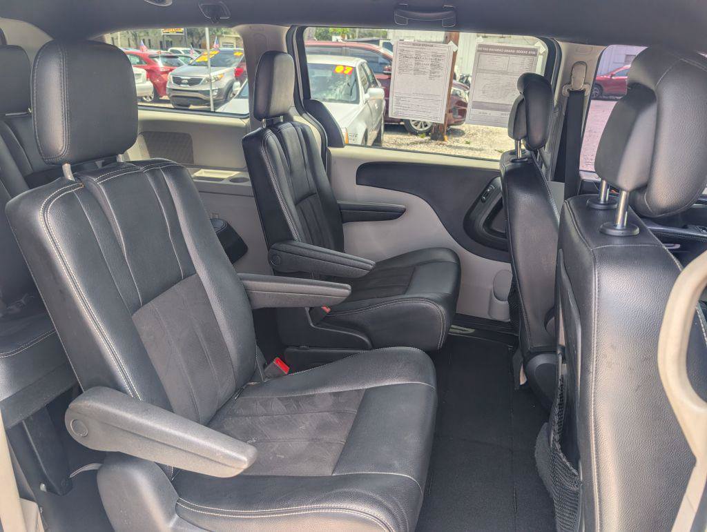 Used 2019 Dodge Grand Caravan SXT FWD image 14