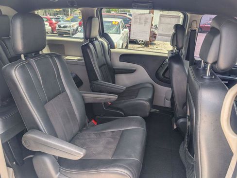 Used 2019 Dodge Grand Caravan SXT FWD image 14