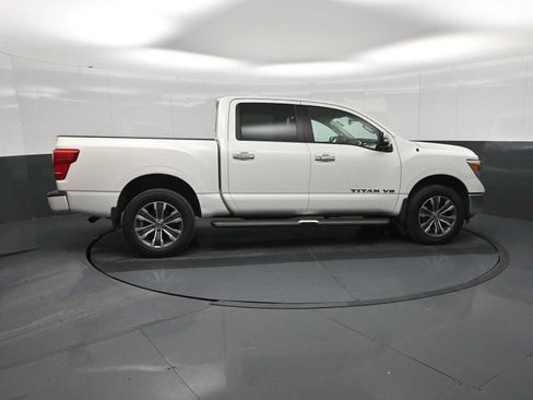 Used 2019 Nissan Titan SL image 9