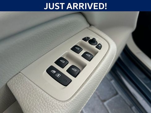 Used 2021 Volvo S60 T5 Momentum w/ Premium Package FWD image 11