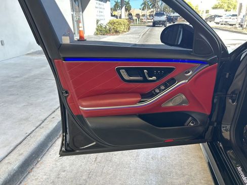 Used 2022 Mercedes-Benz S 580 4MATIC Sedan w/ AMG Line Package image 46