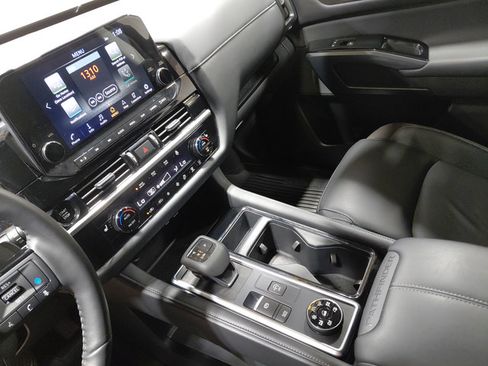 Used 2025 Nissan Pathfinder SL AWD/4WD image 30