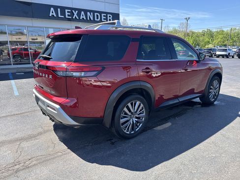 Used 2023 Nissan Pathfinder SL w/ SL Premium Package AWD/4WD image 3