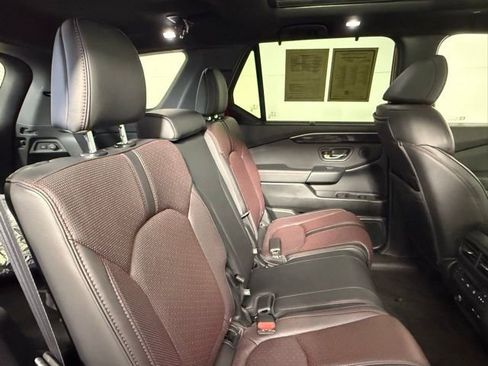 Used 2025 Honda Pilot Black Edition image 49