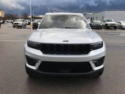 Used 2024 Jeep Grand Cherokee Limited w/ Black Appearance Package image 38