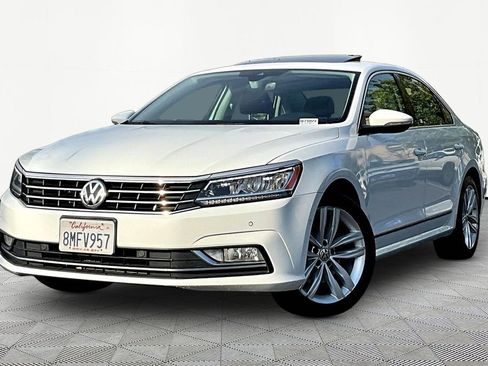 Used 2018 Volkswagen Passat 2.0T SEL Premium image 3