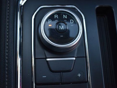 Used 2024 Ford Expedition XLT image 27