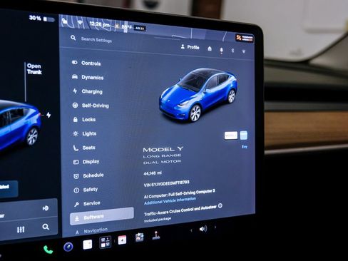 Used 2021 Tesla Model Y Long Range AWD/4WD image 22
