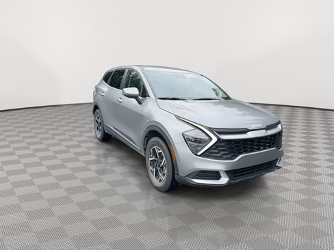 Used 2024 Kia Sportage LX AWD/4WD image 2