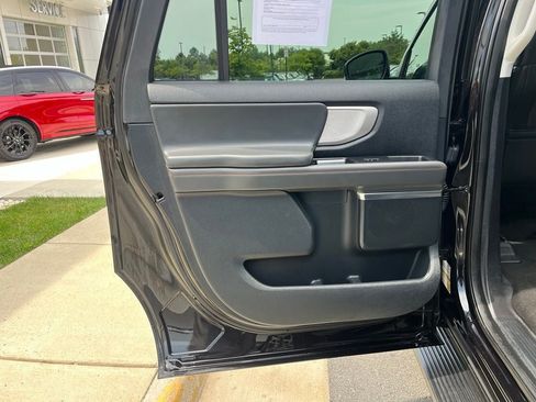 Used 2025 Ford Expedition Max Active AWD/4WD image 18