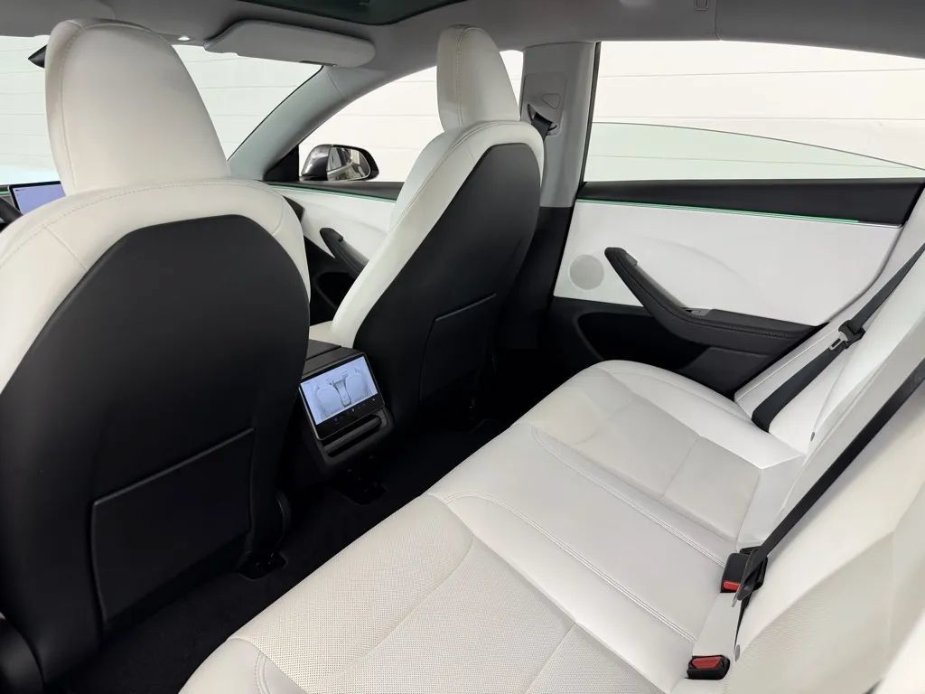 Used 2025 Tesla Model 3 Long Range AWD/4WD image 31