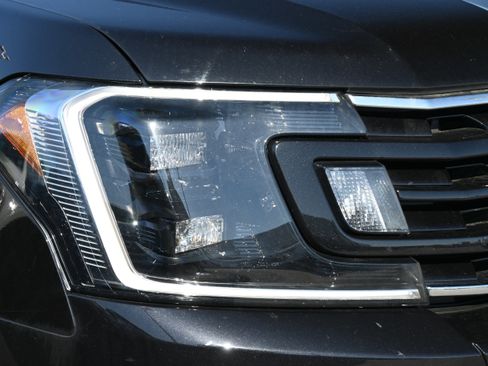 Used 2021 Ford Expedition Limited image 12