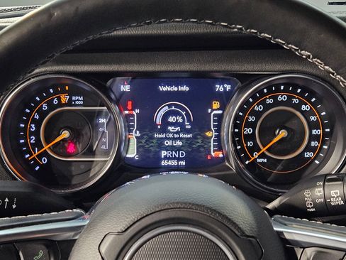 Used 2022 Jeep Wrangler Unlimited Sahara w/ Cold Weather Group AWD/4WD image 15