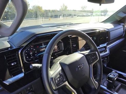 Used 2025 Chevrolet Silverado 1500 LT Trail Boss w/ Convenience Package II image 6